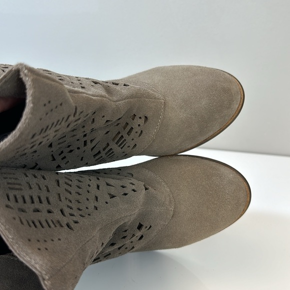 Naughty Monkey Love Story Harness Booties Size 9.5 - Picture 13 of 15